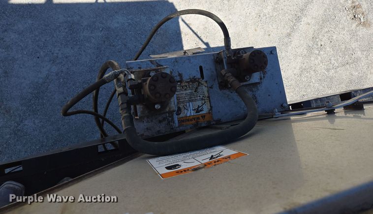 image for item DP6319 2005 Chevrolet C5500 dump flatbed truck