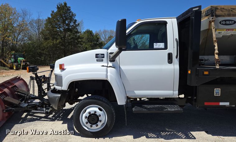 image for item DP6319 2005 Chevrolet C5500 dump flatbed truck