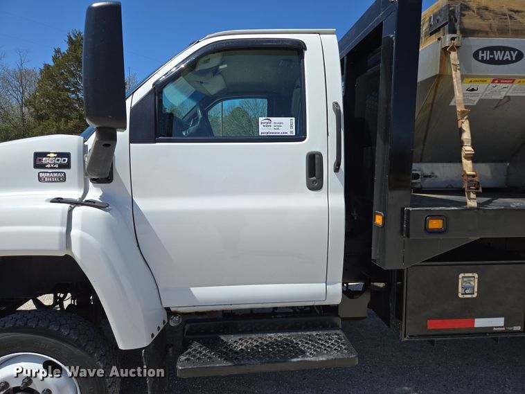 image for item DP6319 2005 Chevrolet C5500 dump flatbed truck