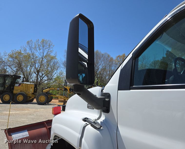 image for item DP6319 2005 Chevrolet C5500 dump flatbed truck