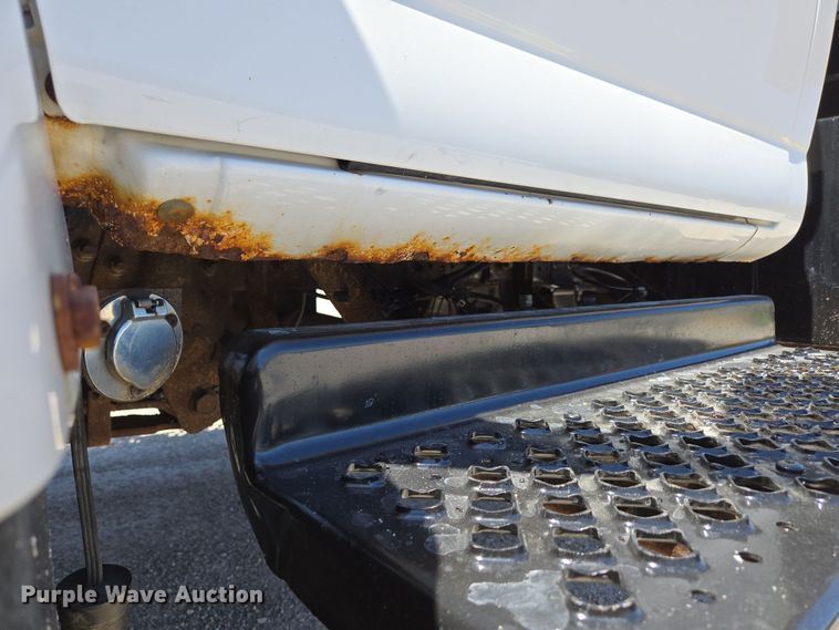 image for item DP6319 2005 Chevrolet C5500 dump flatbed truck