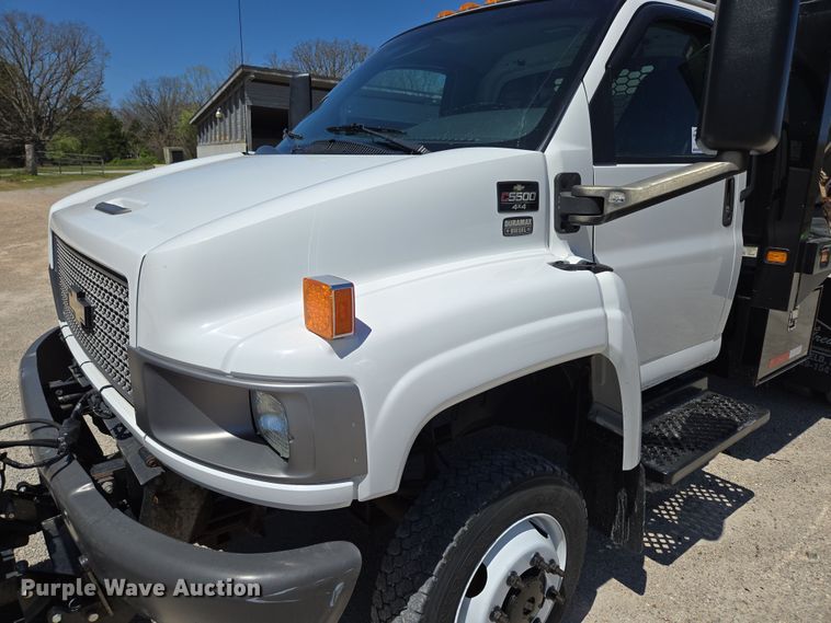 image for item DP6319 2005 Chevrolet C5500 dump flatbed truck