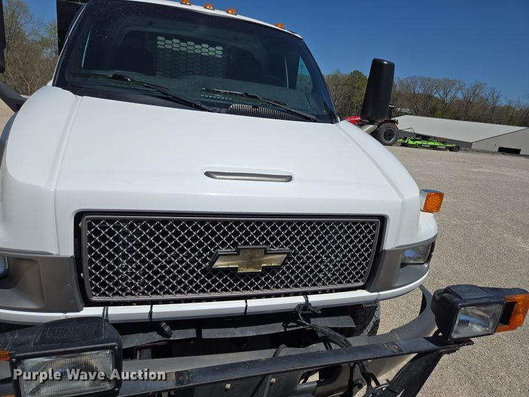 image for item DP6319 2005 Chevrolet C5500 dump flatbed truck