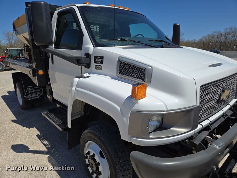 image for item DP6319 2005 Chevrolet C5500 dump flatbed truck