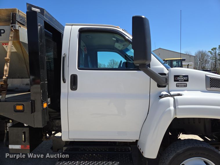 image for item DP6319 2005 Chevrolet C5500 dump flatbed truck