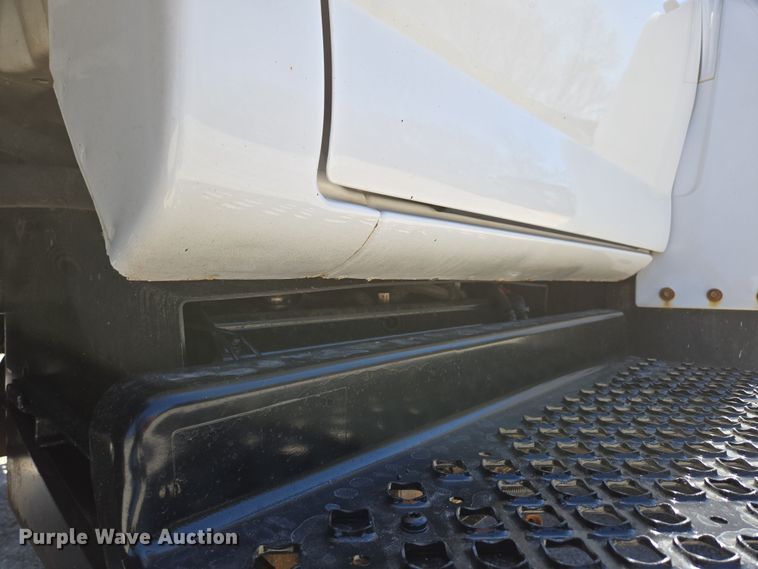 image for item DP6319 2005 Chevrolet C5500 dump flatbed truck