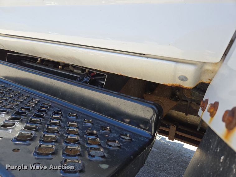 image for item DP6319 2005 Chevrolet C5500 dump flatbed truck