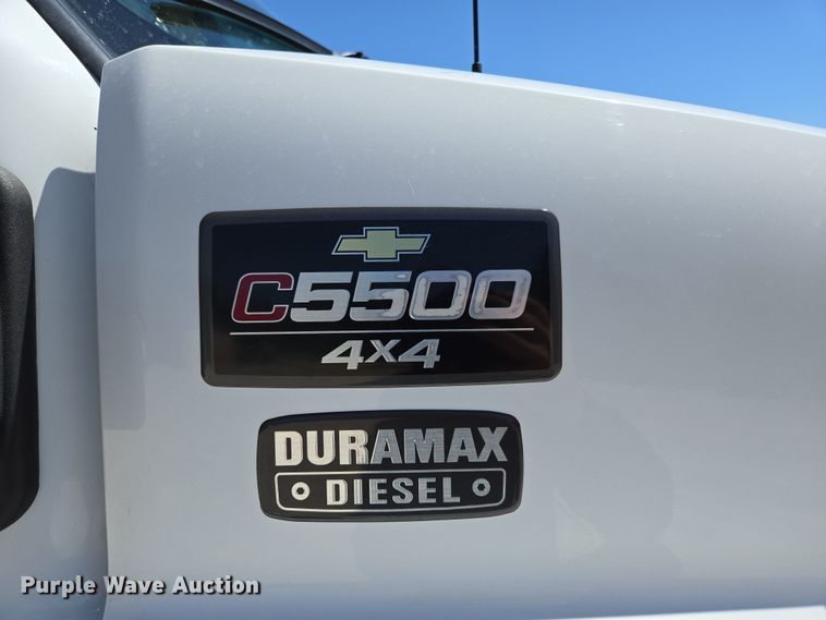 image for item DP6319 2005 Chevrolet C5500 dump flatbed truck