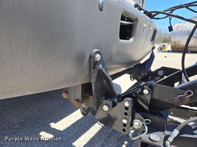 image for item DP6319 2005 Chevrolet C5500 dump flatbed truck