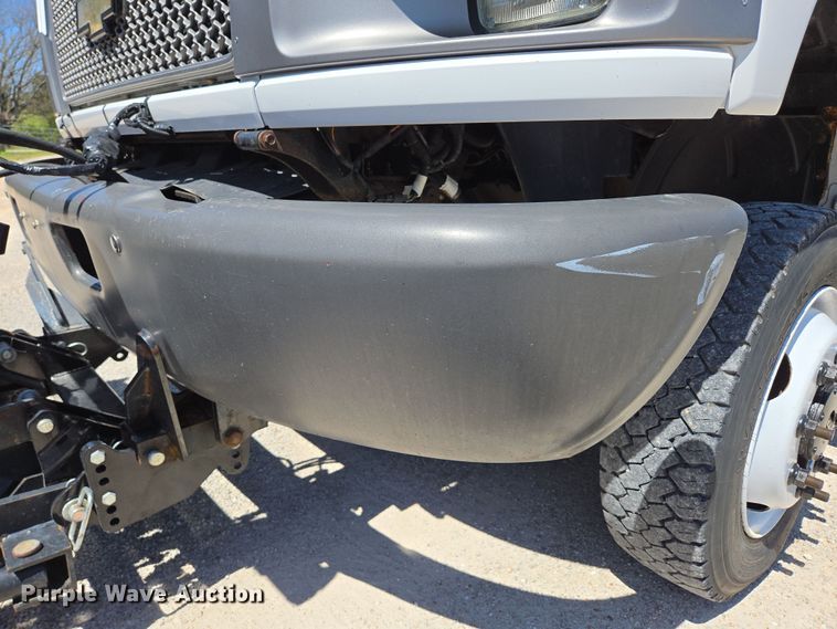 image for item DP6319 2005 Chevrolet C5500 dump flatbed truck