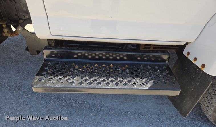 image for item DP6319 2005 Chevrolet C5500 dump flatbed truck