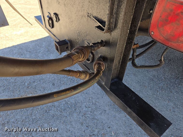 image for item DP6319 2005 Chevrolet C5500 dump flatbed truck