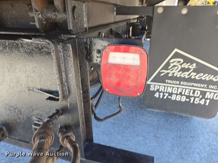 image for item DP6319 2005 Chevrolet C5500 dump flatbed truck