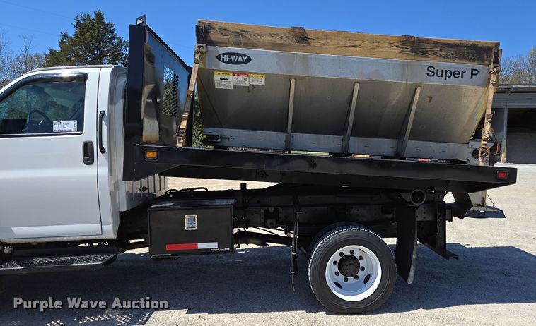 image for item DP6319 2005 Chevrolet C5500 dump flatbed truck