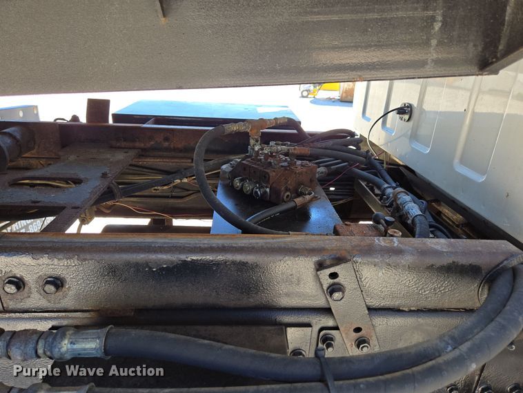 image for item DP6319 2005 Chevrolet C5500 dump flatbed truck