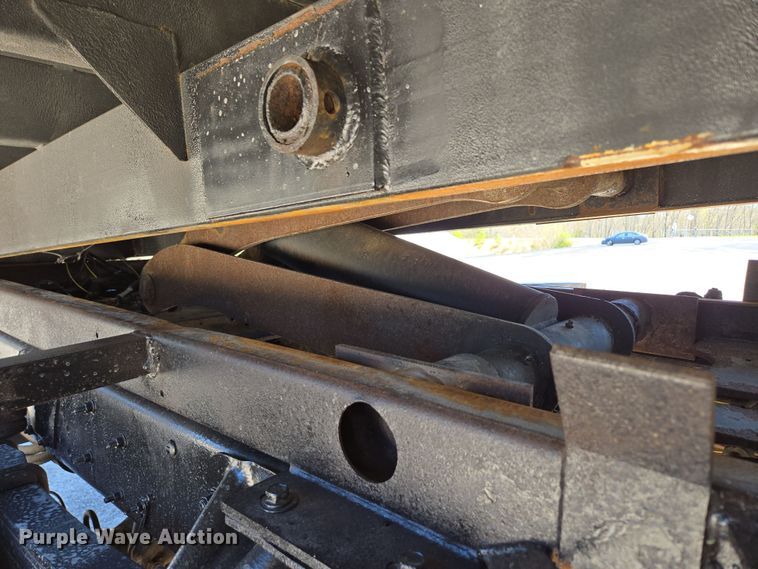 image for item DP6319 2005 Chevrolet C5500 dump flatbed truck