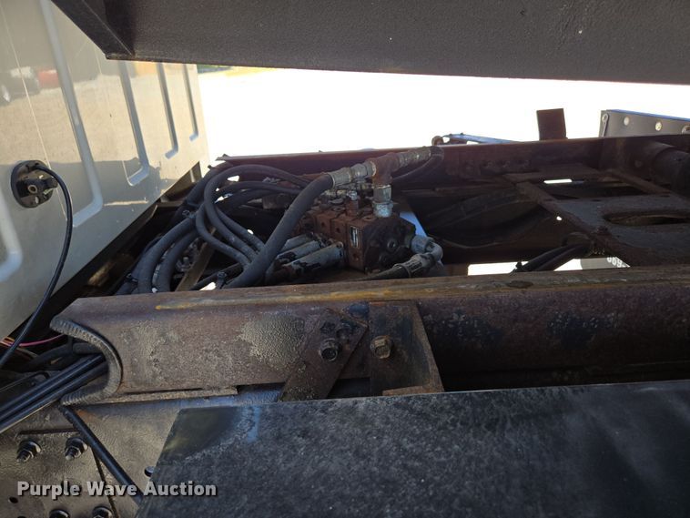 image for item DP6319 2005 Chevrolet C5500 dump flatbed truck