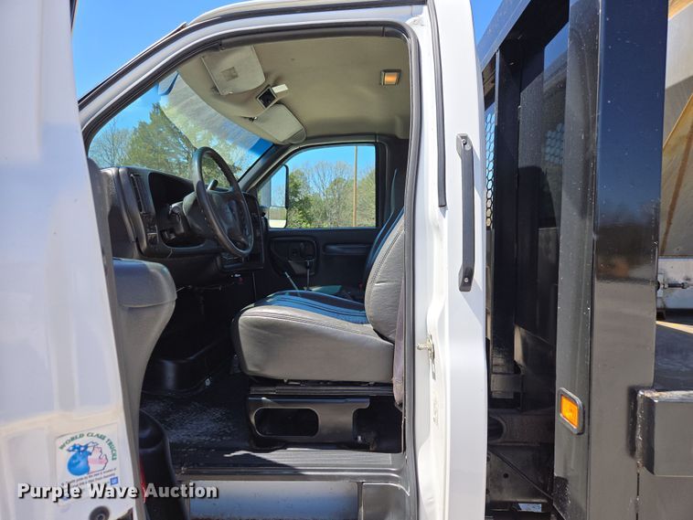 image for item DP6319 2005 Chevrolet C5500 dump flatbed truck