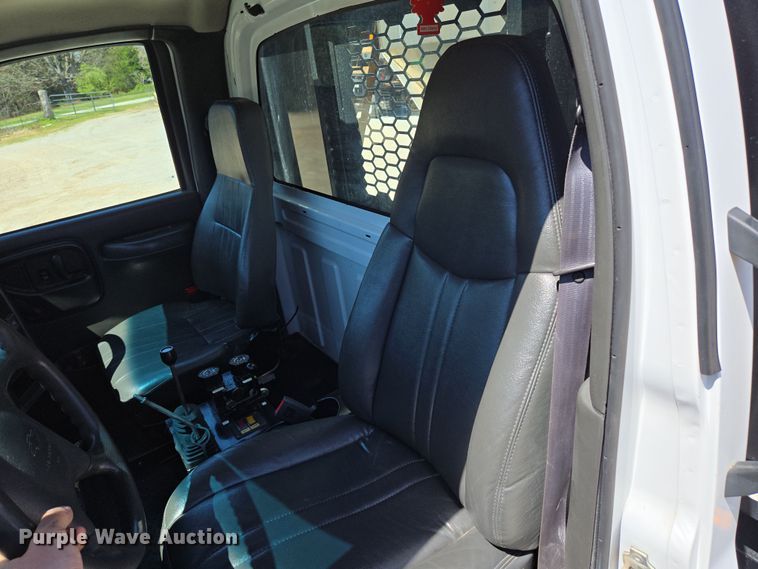 image for item DP6319 2005 Chevrolet C5500 dump flatbed truck