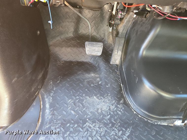 image for item DP6319 2005 Chevrolet C5500 dump flatbed truck