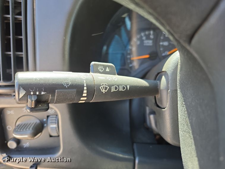 image for item DP6319 2005 Chevrolet C5500 dump flatbed truck