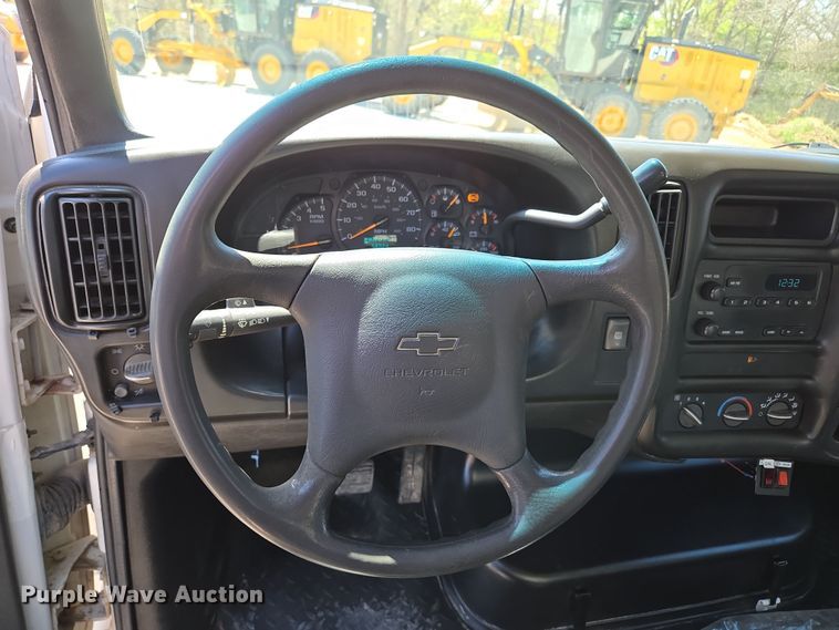 image for item DP6319 2005 Chevrolet C5500 dump flatbed truck