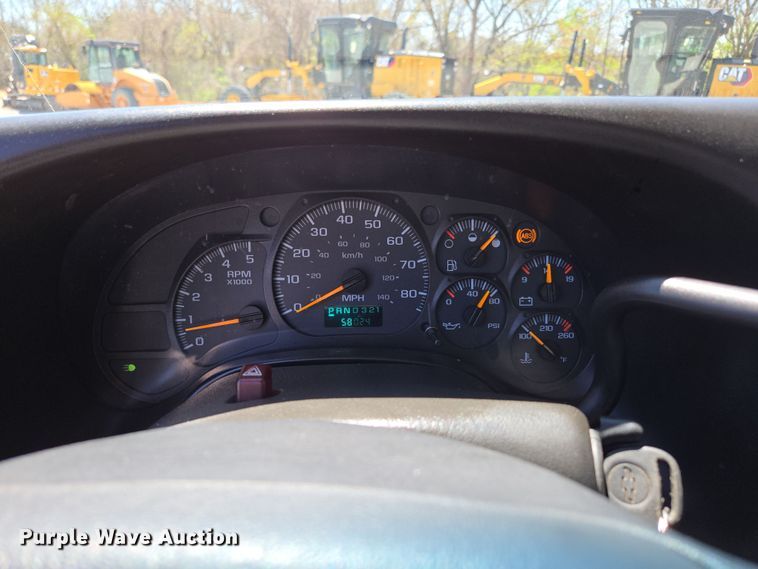 image for item DP6319 2005 Chevrolet C5500 dump flatbed truck