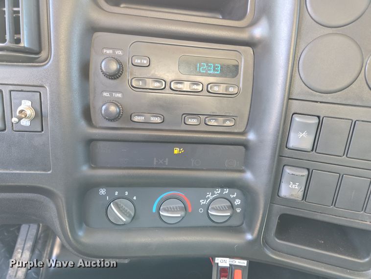 image for item DP6319 2005 Chevrolet C5500 dump flatbed truck