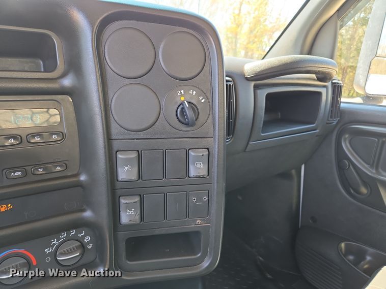 image for item DP6319 2005 Chevrolet C5500 dump flatbed truck