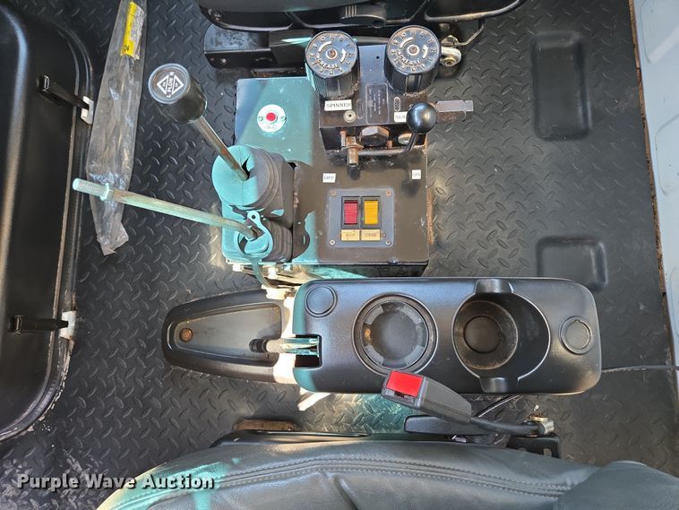 image for item DP6319 2005 Chevrolet C5500 dump flatbed truck