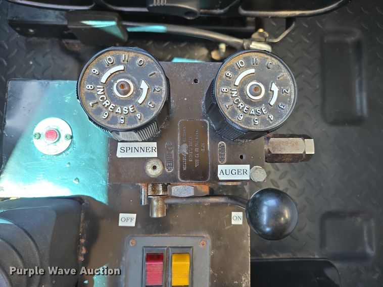 image for item DP6319 2005 Chevrolet C5500 dump flatbed truck