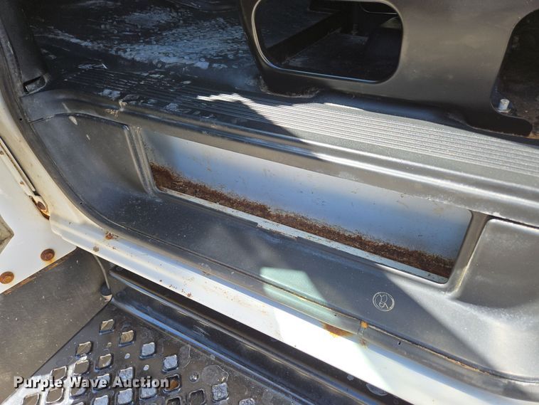 image for item DP6319 2005 Chevrolet C5500 dump flatbed truck