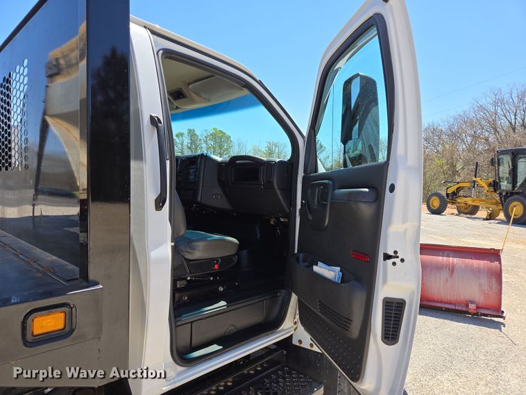 image for item DP6319 2005 Chevrolet C5500 dump flatbed truck