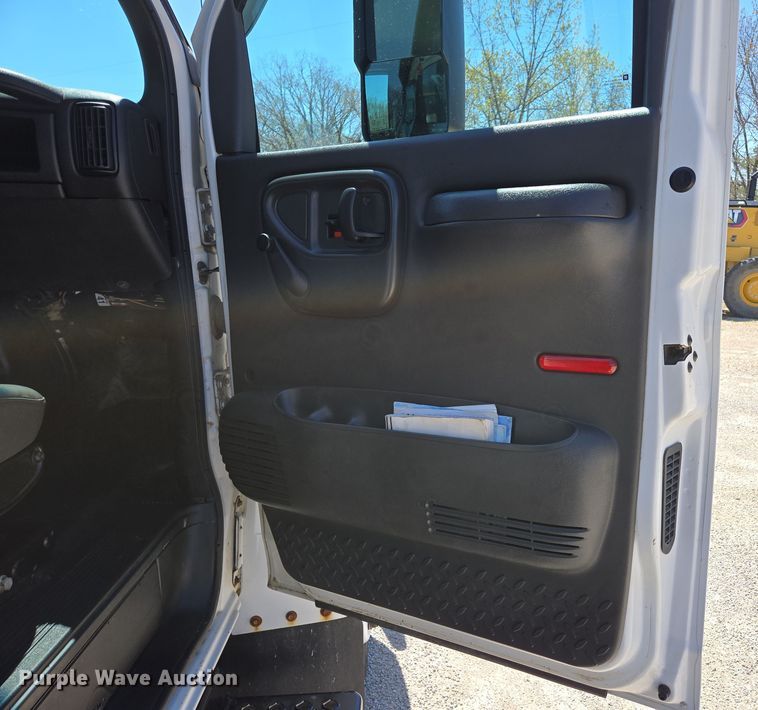 image for item DP6319 2005 Chevrolet C5500 dump flatbed truck