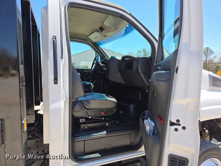 image for item DP6319 2005 Chevrolet C5500 dump flatbed truck