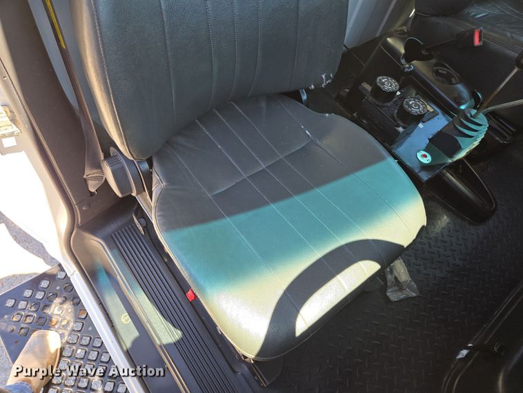 image for item DP6319 2005 Chevrolet C5500 dump flatbed truck