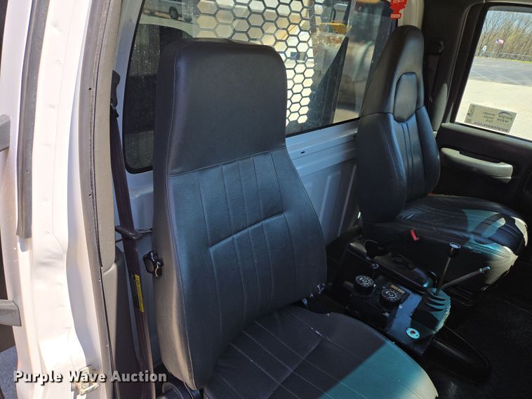 image for item DP6319 2005 Chevrolet C5500 dump flatbed truck