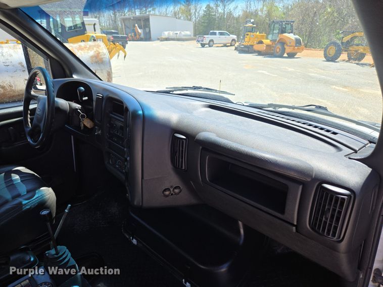 image for item DP6319 2005 Chevrolet C5500 dump flatbed truck