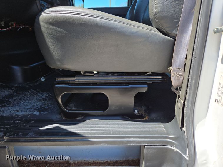 image for item DP6319 2005 Chevrolet C5500 dump flatbed truck