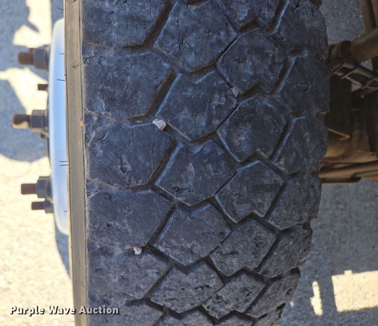 image for item DP6319 2005 Chevrolet C5500 dump flatbed truck