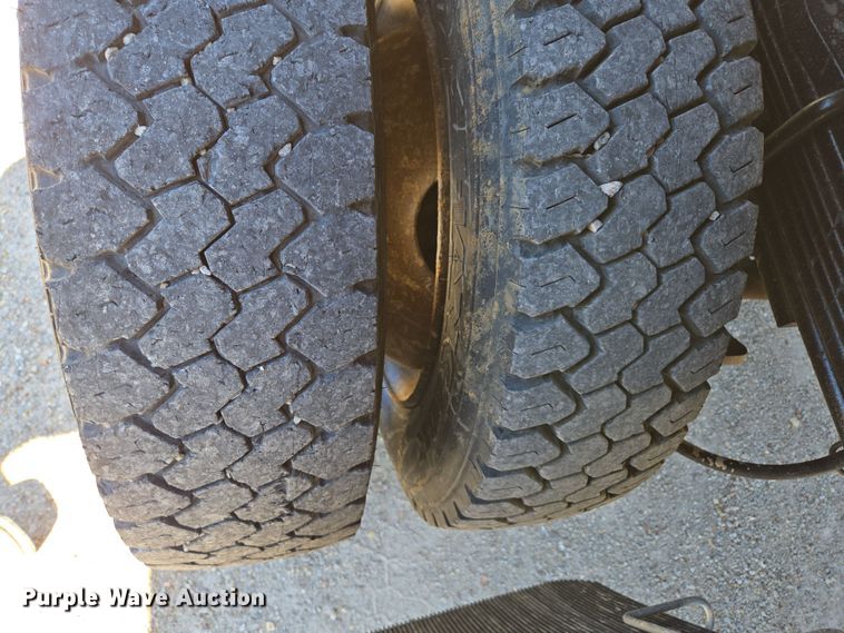 image for item DP6319 2005 Chevrolet C5500 dump flatbed truck