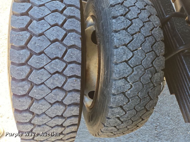 image for item DP6319 2005 Chevrolet C5500 dump flatbed truck