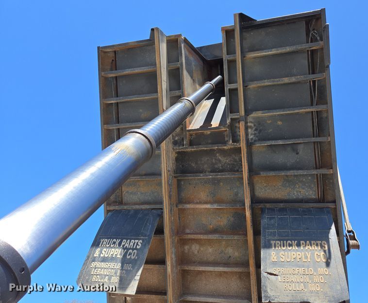 image for item DP6320 2006 Freightliner Business Class M2 dump truck