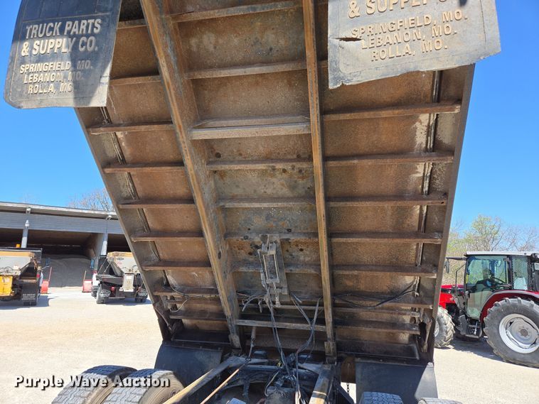 image for item DP6320 2006 Freightliner Business Class M2 dump truck