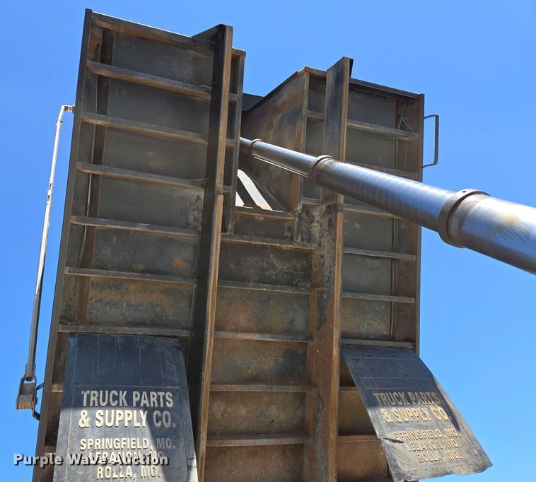 image for item DP6320 2006 Freightliner Business Class M2 dump truck