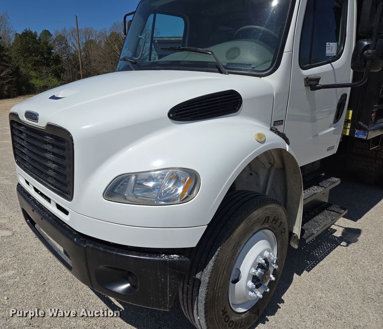 image for item DP6320 2006 Freightliner Business Class M2 dump truck