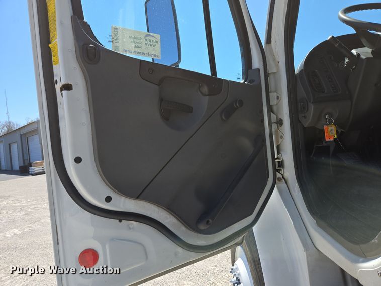 image for item DP6320 2006 Freightliner Business Class M2 dump truck