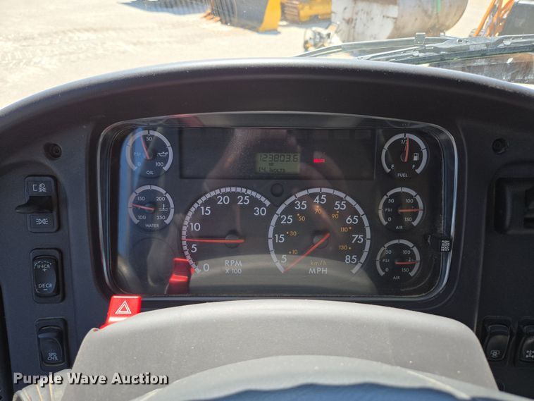 image for item DP6320 2006 Freightliner Business Class M2 dump truck