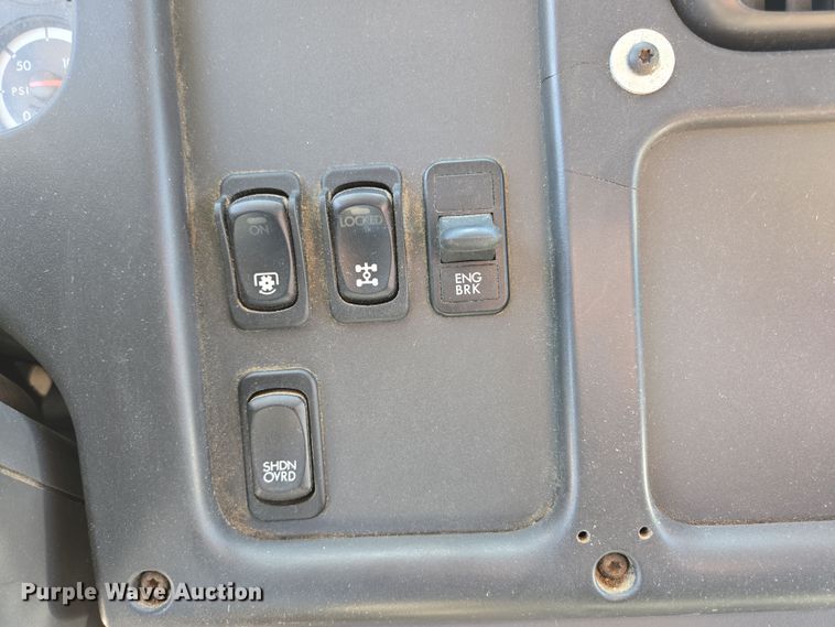 image for item DP6320 2006 Freightliner Business Class M2 dump truck