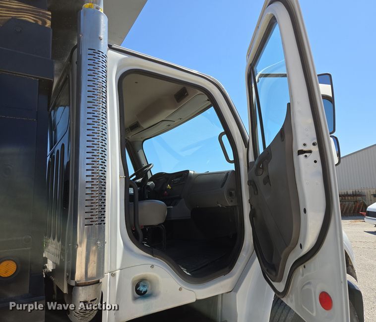 image for item DP6320 2006 Freightliner Business Class M2 dump truck